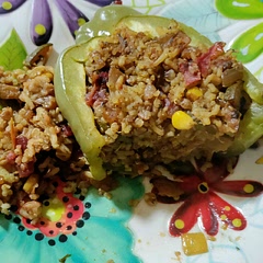 I just used whatever veggies i had at home, zucchini, Onions, tomato, frozen corn, spices, garam masala, rice, quinoa and buckwheat.
Maybe the peppers should be marinated. Was a bit bland for my taste.
But liked the new dish