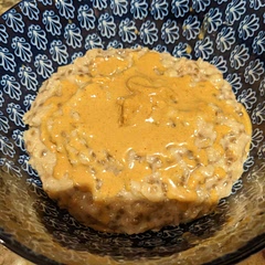 Took more like twenty minutes for the oats to thicken, and I would recommend pre-squishing the banana slices to make it easier for them to mix into the oats.  

Tasty and will make again!