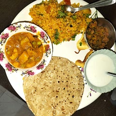 Flavorous!!! Had in lunch accompany with Roti, Masala Rice, Fried carrot salad and curd.😋😋😋