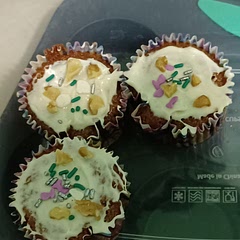 I had lots of fun making this recipe! It is super simple and delicious! I was able to make fifteen muffins! I will definitely make this recipe again! 😋