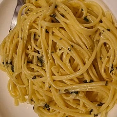 Loved it.
Omitted the raw garlic topping but had a drizzle of olive oil and some parmesan on top and oh boy...FABULOUS
Really yummy.
Will be making again ... (& may also add some prawns next time, as the flavour would compliment it too)
Thanks! :-)