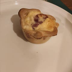 This was super easy and very good! We don't eat quiche a lot, but for a special occasion this was very nice as a starter. I used these fillings:
- brie & parmaham (the one in the photo)
- bacon & tomato
- spinach & goat cheese
- feta & paprika