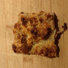 No raisins and no cream but it was good with milk