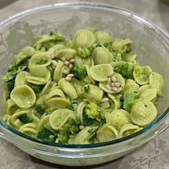 Added some rosemary to the steaming pan. Also added spinach to the creamy sauce.