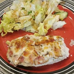 Très bon mais réduire les quantité de liquide pour que la sauce épaississe. Le bacon doit être précuit selon la recette originale.