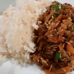 Everyone in the family loved this recipe, kids included!
I did read the previous reviews and I chose to follow some of the recommendations such as doubling the sauce and adding sugar snap peas. 
It was perfect served with a side of rice. It had just the right amount of heat with the Sriracha sauce, a note of it but not overwhelming. Very tasty, we will make this again!