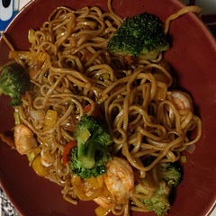 Didn't have any beansprouts so added broccoli for a bit of crunch. Smashing!