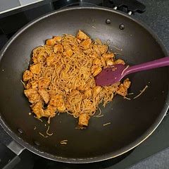 Yummy! I added 1/2 teaspoon of sweet chilli sauce to the garlic chilli sauce.