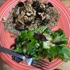 I made this in my rice cooker.  I put the lentils in 10 minutes after I started the rice.  I added 1 cup of toasted walnuts to the onion garnish.  Very delicious with vegan sour cream or unsweetened vegan yogurt.  Great to use leftovers in tacos!