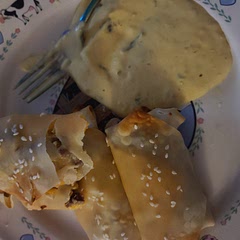 Super easy to make and is delicious.  We made 1 batch per recipe and another using plant based meat. Both turned out good.