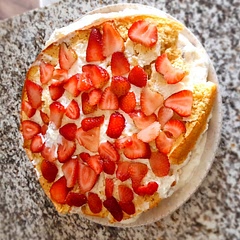 Mine is not as pretty cause I didn't have cake cutting instruments or perfect strawberries but it's still pretty good.