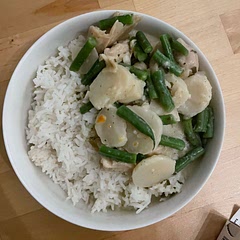 i love this curry it was so sexy i think about it all the time. i used this isn’t chicken instead it was so bussing. i am very dumb and the ingredients list is confusing re: the curry paste so remember to read it properly !