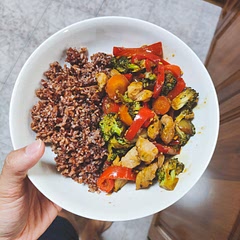 Super easy to make for the week ahead with a medley of veggies and protein to cover all your bases. Here are my notes (hopefully they're useful to someone else):
1. Adding 2/3 of the sauce to the veggies on the pan, toss that up to coat evenly, and then add the chicken to the remaining sauce to coat wholly and allow to marinade for a little. This should keep everything flavourful and moist.
2. Split this recipe into 6 servings as opposed to 4 servings. Dividing each tray into thirds gives you about 200g per third which should be enough for lunch every day of the work week. Remember to spoon some of the sauce from the pan into each container if you're splitting it up.
3. Change things up by eating it alone, eating it with rice, throwing it into a pan with some rice or egg noodles and making a really fast fried rice / stir fry noodle. You don't need to add any sauce when stir frying provided you saved some sauce into the container.
4. Add cashews for a bit of a texture change. I would add cashews on the day you intend to eat it so that they don't lose their crunch.