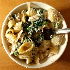 this is one of my go-to easy dinners. i usually add some form of protein (this time i added chicken and peas) but overall a good recipe!