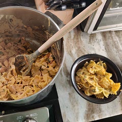Ooh baby mama Jesus.
Took 5 15-minute YouTube videos to make so definitely a lot longer then expected. Reason are I used frozen chicken so threw them chicas in the oven for 15 while the pasta cooked.
