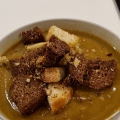 I didn't have the pressure cooker and decided not to put tamari sauce. I did add home made crutons and that was amazing 😁