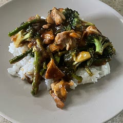 This is soooo good! The sauce is delicious. I browned the chicken, left it in the pan & added the veggies, cooked a few minutes & added the sauce. It was easier making it that way.