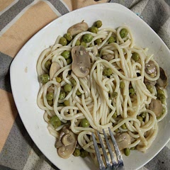 It was good. Not the best though, probably because of the substitutions I made. Substituted wine with apple cider vinegar and heavy cream with soy milk. The vinegar taste was a bit too strong. But it was still good. Put no cheese.