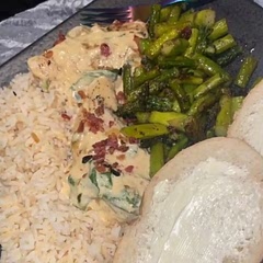 Super good! Paired it with asparagus and white rice 😙 I added paprika to my sauce. Also didn’t use the white wine and came out perfect! I grabbed half and half coffee milk and cream and added corn meal to make the sauce thicken properly😃