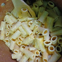 I love this meal! So delicious 😋 and easy! I used a different type of 🧀 cheese and pasta. I will definitely make this again!