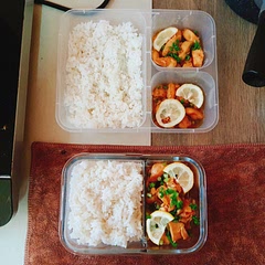 I had to leave out a lot of ingredients like cornstarch and sesame seeds because I didn't have it in my kitchen, but it was good still!
