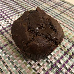 I subed regular sugar for just 2 tbsp of unrefined brown sugar, added some nutmeg and subed chocolate chips for dark chocolate chunks. I just love combo of sweet and bitter that dark choc gives + nutty & warm aroma of nutmeg = ❤️
