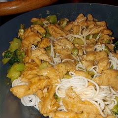 Served mine over some somen noodles. I doubled all the sauce ingredients expect the oil as I wanted a saucy dish and used soy curls instead of chicken. Was delicious and spicy with the double sriracha!