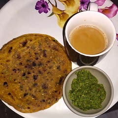 It's delicious and very easy to make. My favourite brunch with Chai and green chutney 😋