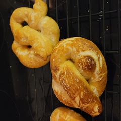 They were so good and so soft! I divided the dough into 8 bits about 100g each, that seemed to be the perfect size.