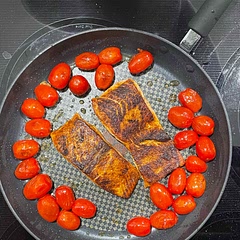 My recipe: when those tomatoes just turn to where you don’t want them on salad but they are still good. Blister them! This meal is super quick and a great use of those extra tomatoes. Follow Bottomlesschef community or on Instagram for more recipes.