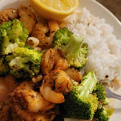 Quick and easy. Doubled the shrimp, didn't have onion powder so just added slices of onion to foil packets. Served with some leftover rice. Super delish!