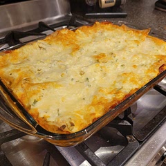 Perfect! Used oven ready lasagna and wet a bit to help it not absorb all the sauce. Recommend shredded mozzarella