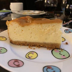 My first cheesecake ever! Friends loved it, I’m happy and it was worth weekend cheating! ⚡️⚡️⚡️