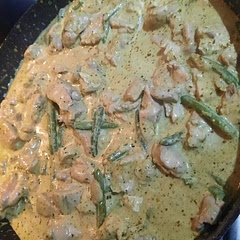 I used turkey thigh and cut it as my kids are fussy. Was delicious!!