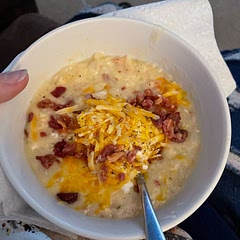I used two bags of potatoes!
Garnished with sour cream, bacon bits, extra pepper and fresh grated cheese