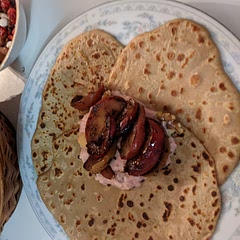 I served them with cinnamon apples,and coconut yogurts with nuts.