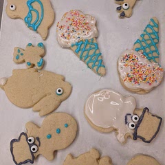 Great icing for sugar cookies!  Doesn't harden like royal icing.  I used regular Club House food colouring and it was fine.