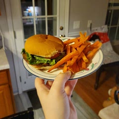 Super easy and cooked in less than 30 minutes. My family seemed to enjoy it quite a bit, especially the husband who ate 3 of them 😂 we did regular toppings tonight.