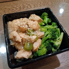 I made a bowl with the rice on the bottom. I added onion and green pepper to the chicken. And also sesame seeds on the top. Delicious.