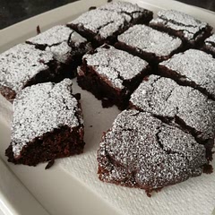 Made half the amount and it was perfect for a square brownie tin. Obviously not as indulgent as a traditional brownie recipe but it tastes very good. And not quite as unhealthy😁 so you don't need to feel too guilty if you have more than one slice!