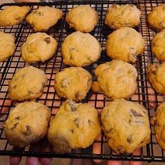 Use wet hands to roll balls of the mix rather than the 2-spoons method the recipe suggests. Flatten the balls before baking. 11 mins in the Rangemaster