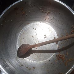 Opps, so I forgot to take the pic before I ate it!! 🤣 I grated one carrot and cubed one for added crunch. I swapped out some of the mince for Quorn and no one noticed.