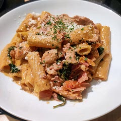 Lovely pasta dish, creamy and flavorful, a family favourite now