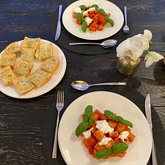 Burrata pasta e pane all’aglio 🇮🇹👨🏼‍🍳
Also a recept from Bello 😇