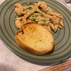 Subbed spinach for arugula. But this was *chefs kiss” AMAZING 😩