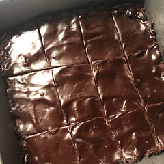 I didn’t have any nuts so I just used more dates instead and it turned out really really good and fudgie!