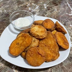 craved something salty and this was a quick fix! used crispy fry fried chicken breading mix and paired it with garlic mayo dip! 🤌