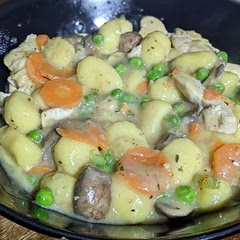 Sooooooo good! Creamy, delicious and ridiculously filling. I played around with quantities to make a 500 calorie portion and struggled to finish it. Used fresh chicken too, just browned it first then cooked everything with it. This is absolutely going on regular rotation!