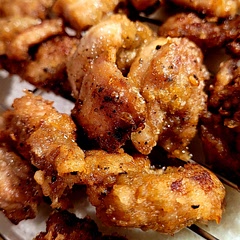 This is really tasty! After I marinated the chicken, I dabbed the bits with a paper towel so there wasn't as much liquid on the chicken and then coated in corn starch. I used kewpie mayonnaise and gochugaru as a condiment.