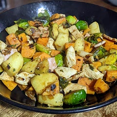 Yum! Subbed turkey bacon but still worked really well. The apple retains some crunch which mixes nicely with soft potatoes and crisp yet soft sprouts. The onion was beautifully caramelised by the time everything else was cooked!